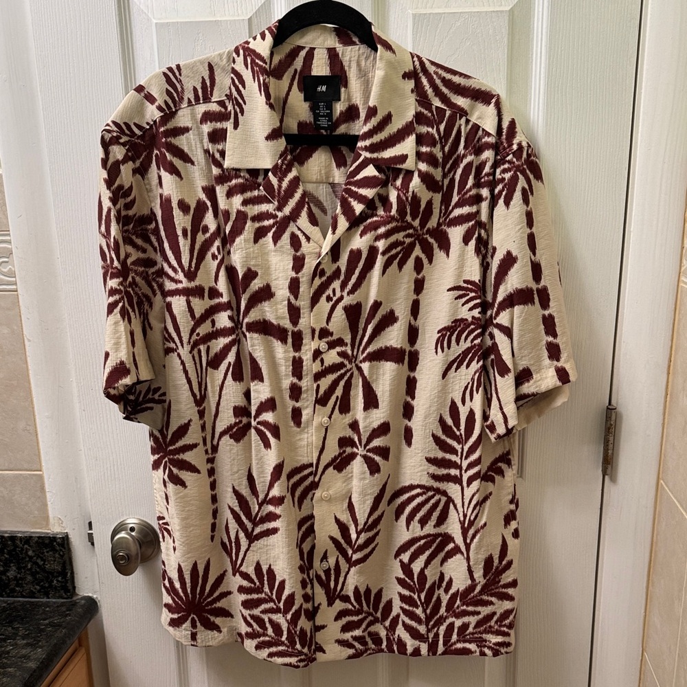 H&M Men's Cream and Burgundy Leaf Print Shirt